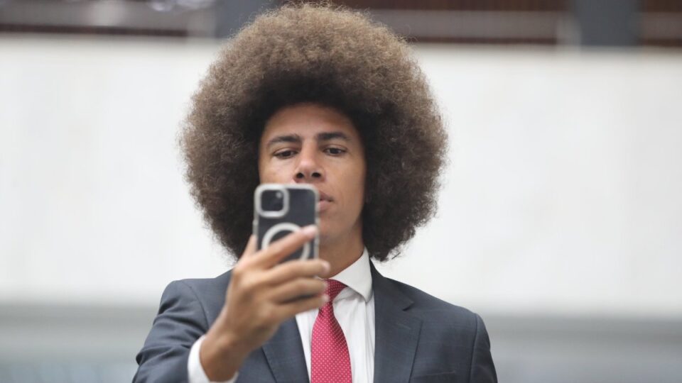 Briga em Curitiba: Deputado Renato Freitas (PT) enfrenta 5 pedidos de cassação e futuro político em risco