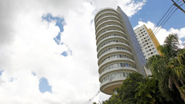 Suite Vollard: A Saga do Prédio Giratório de Curitiba que Completa 20 Anos Vazio e Abandonado